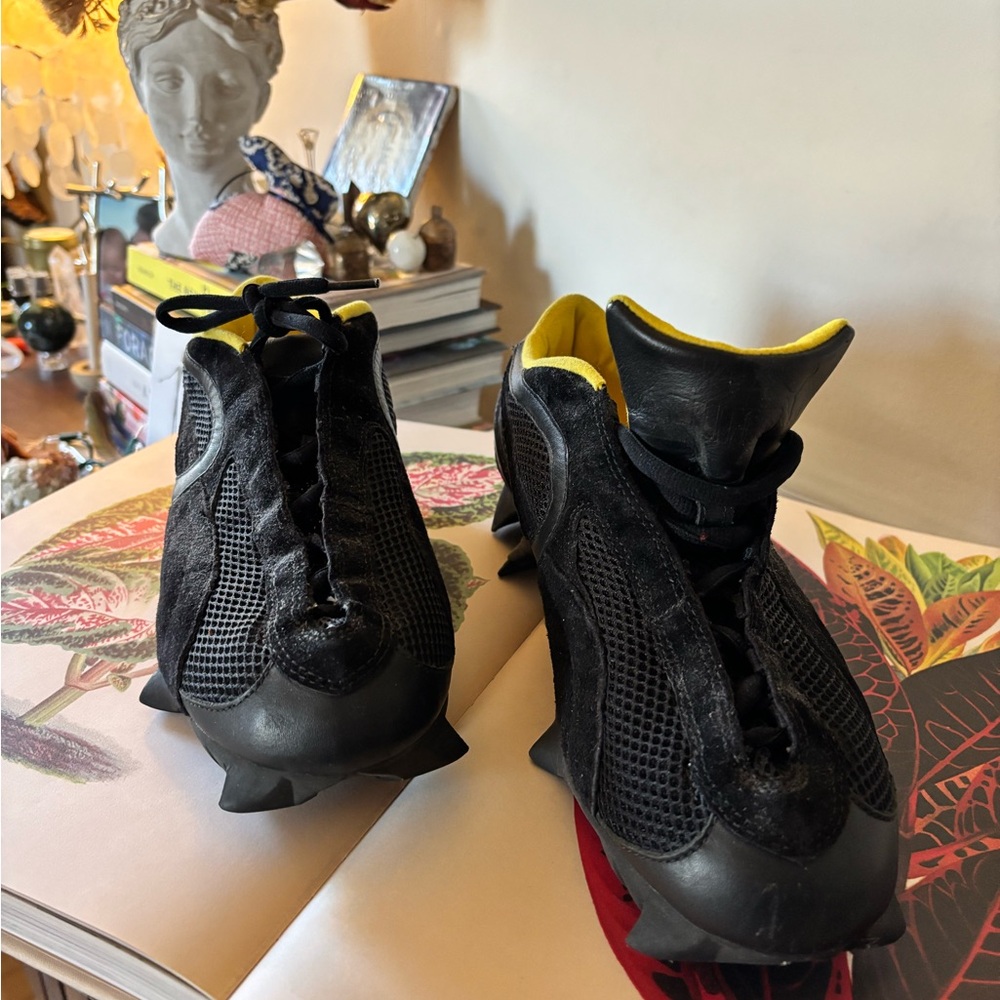 Puma Men's Beisser 2005 - Black With Yellow Interior - EUC